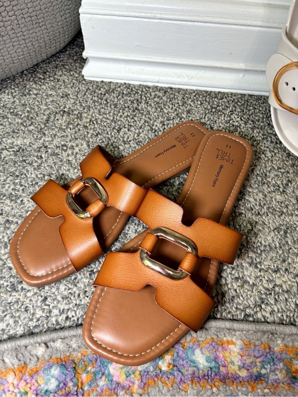 Women’s size 11 like new sandals bundle - 3 pair - Picture 5 of 10